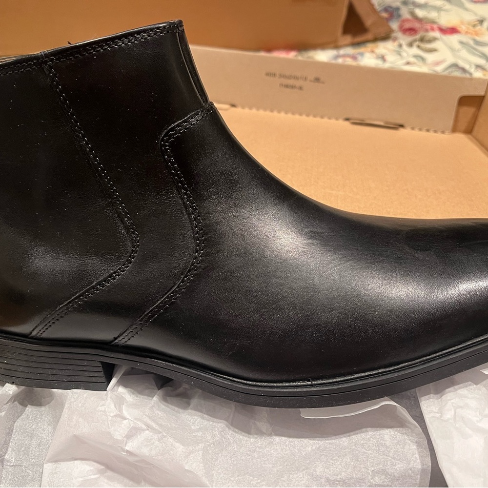 Men’s Clark’s Black Leather Size 9